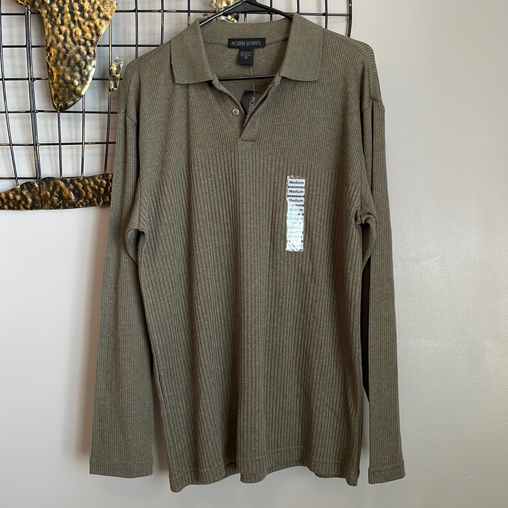Green collared casual shirt
